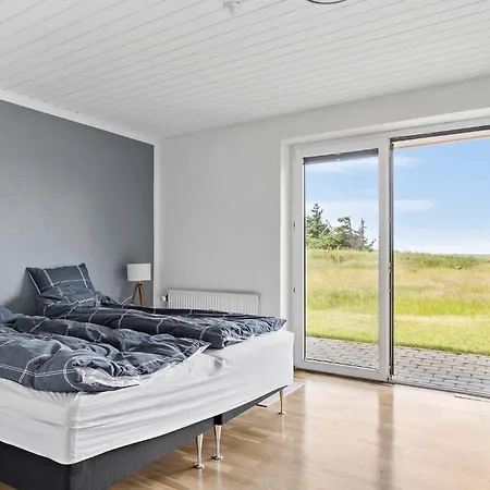 4 Bedroom Front In Casa vacanze Thyholm