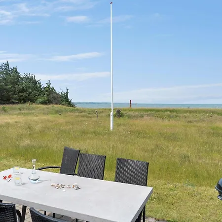 4 Bedroom Front In Casa vacanze Thyholm